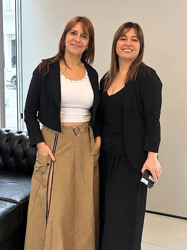 Paola junto a su compañera en el salón Paola Estilista